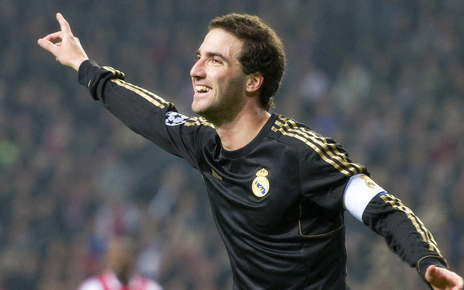 凌空抽射擦柱而过，乌奈-戈麦斯错失绝杀，皇家竞技0-0闷平塞维利亚