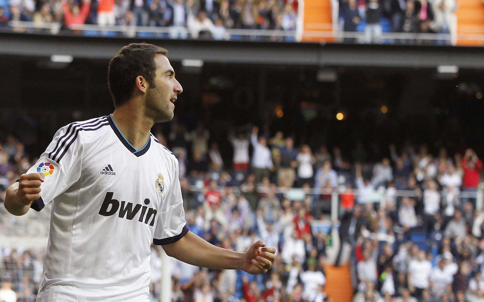 白大拿正式确认，托普利亚或于UFC 317挑战马哈切夫，羽量级与轻量级巅峰对决引爆全球！